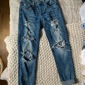 American Eagle ripped dark wash jeans